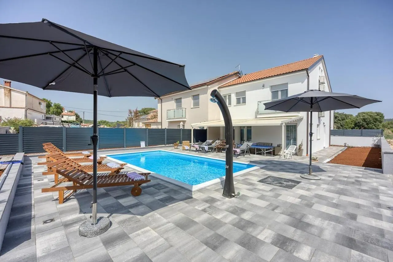 Villa Manda With Private Pool Ровиньско село