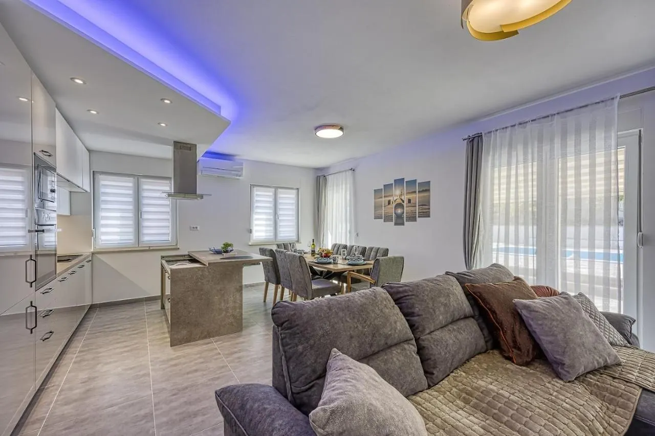 Villa Manda With Private Pool Ровиньско село Хорватия