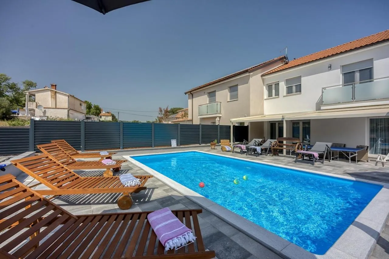 Villa Manda With Private Pool Ровиньско село